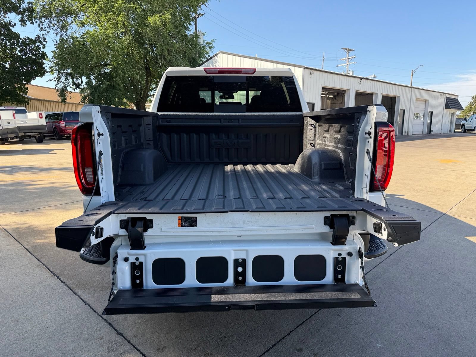 New 2026 GMC Sierra 1500 AT4 w/ AT4 Preferred Package AWD/4WD image 34