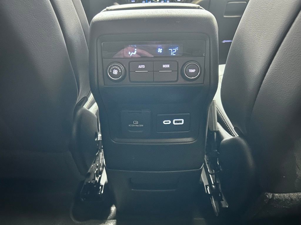 Used 2023 GMC Acadia SLT image 19