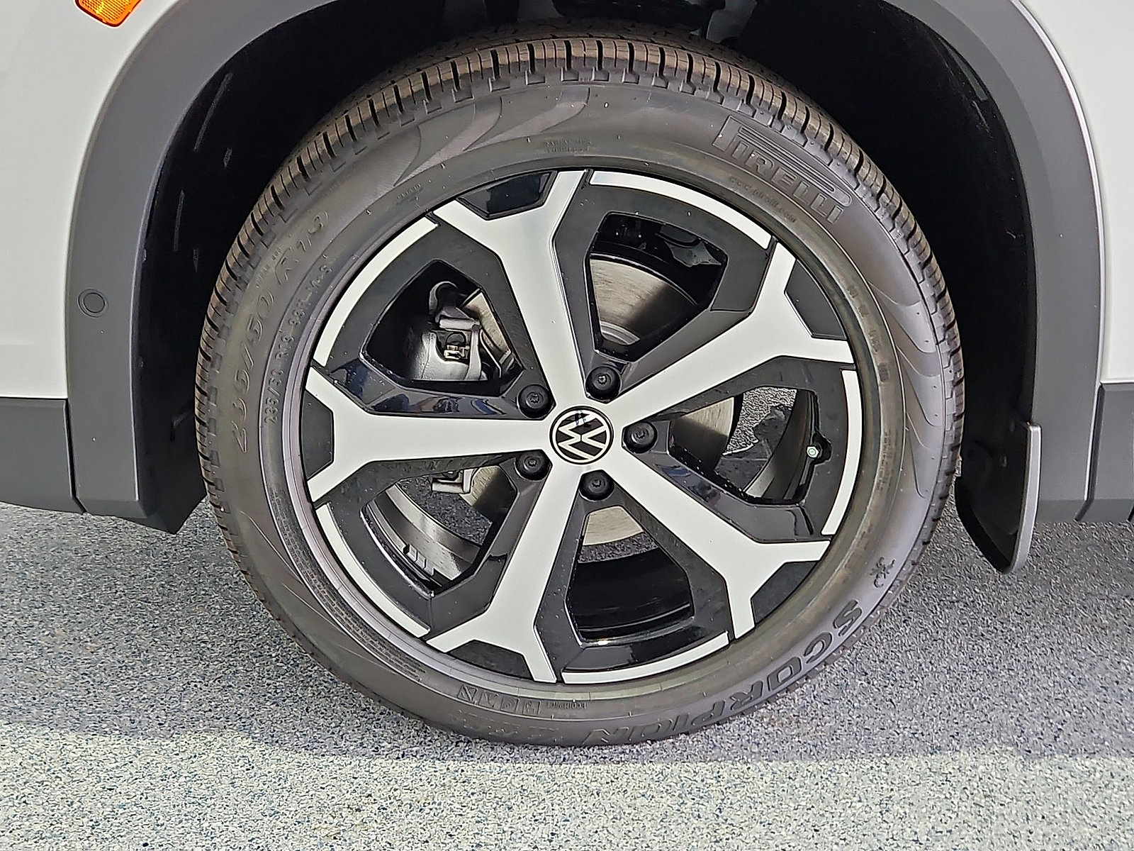 New 2026 Volkswagen Tiguan SE FWD image 12