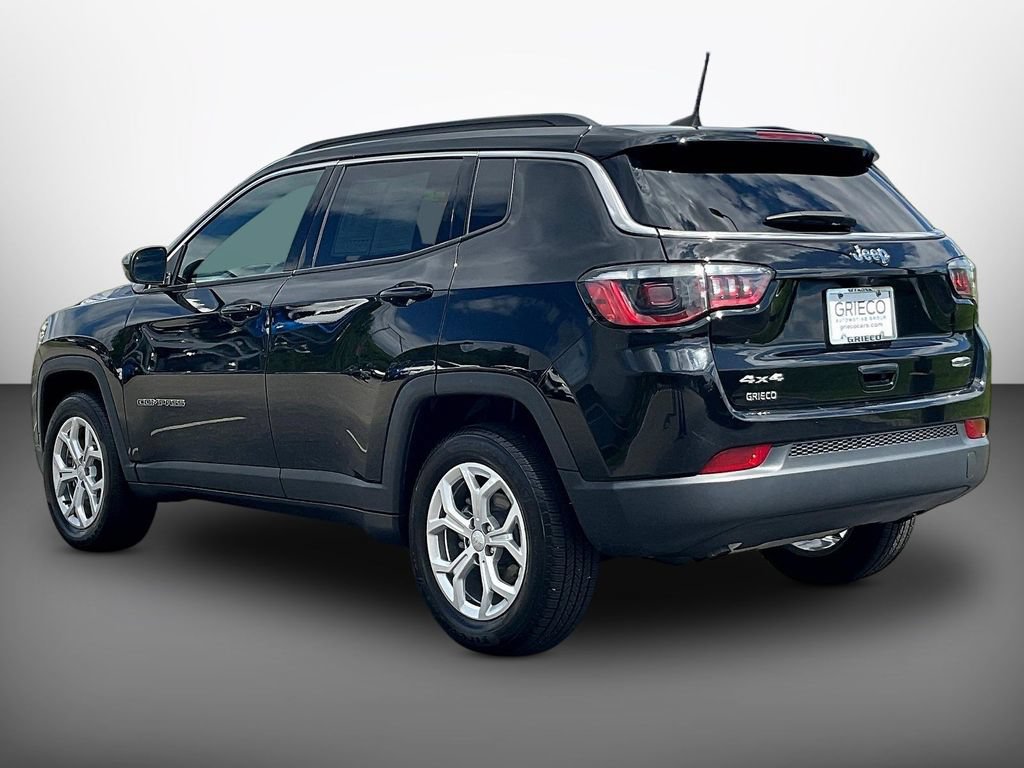 Used 2024 Jeep Compass Latitude AWD/4WD image 5