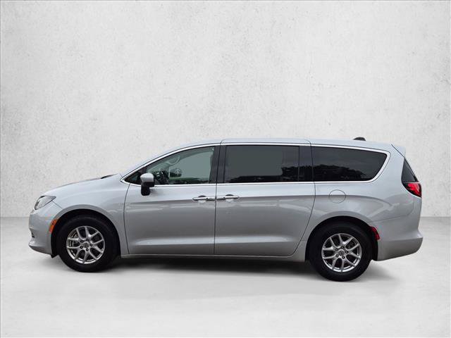 Used 2022 Chrysler Voyager LX FWD image 9