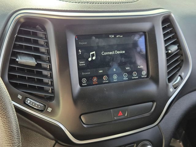 Used 2020 Jeep Cherokee Latitude FWD image 17