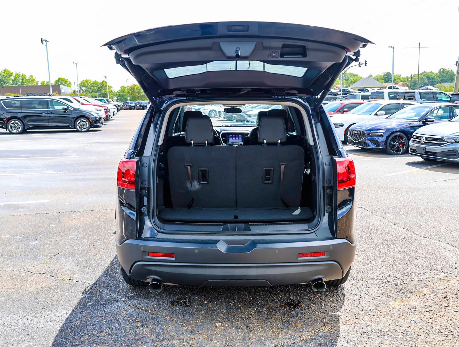 Used 2019 GMC Acadia SLT w/ Black Edition FWD image 6