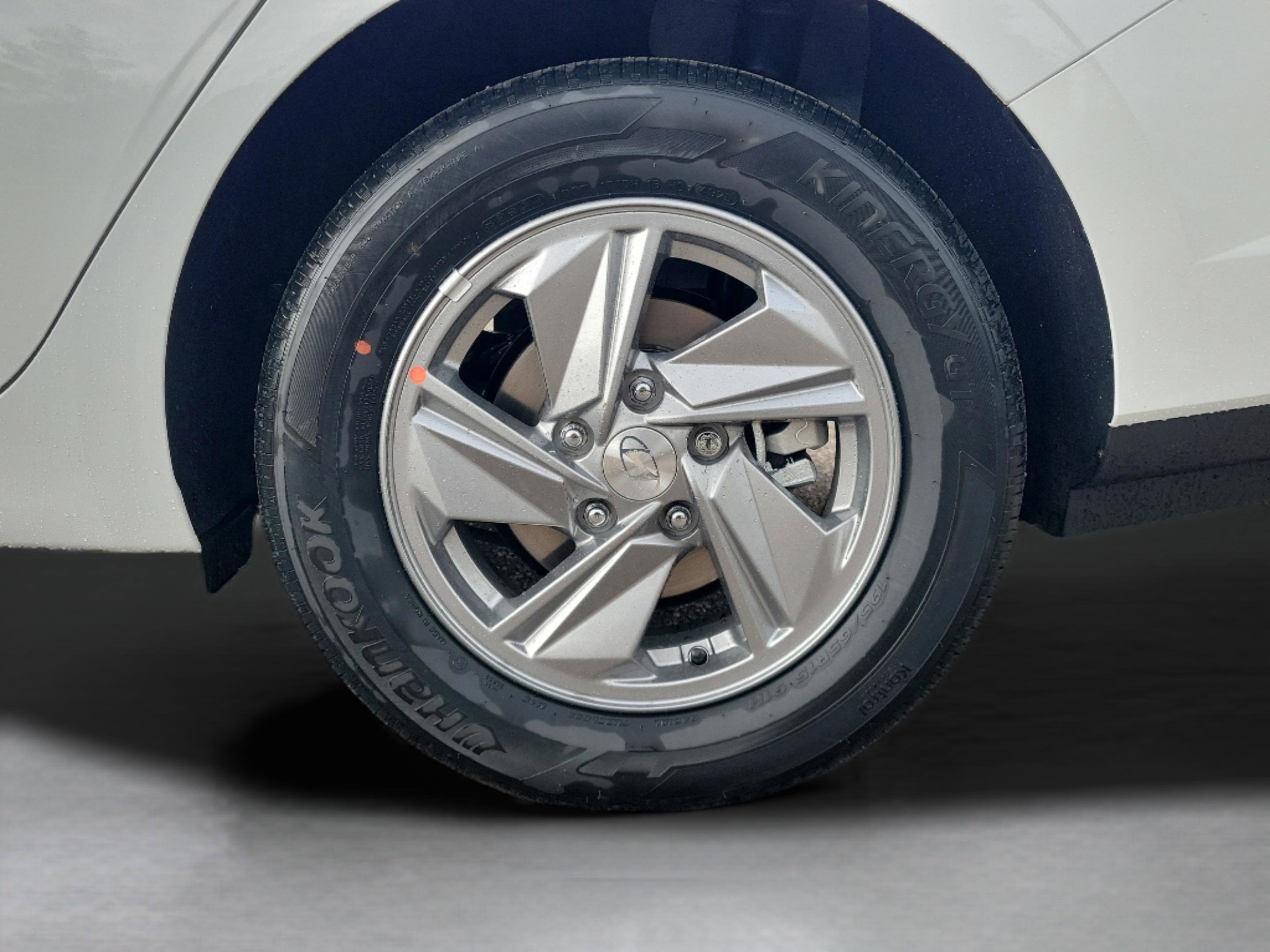 New 2026 Hyundai Elantra SE FWD image 5