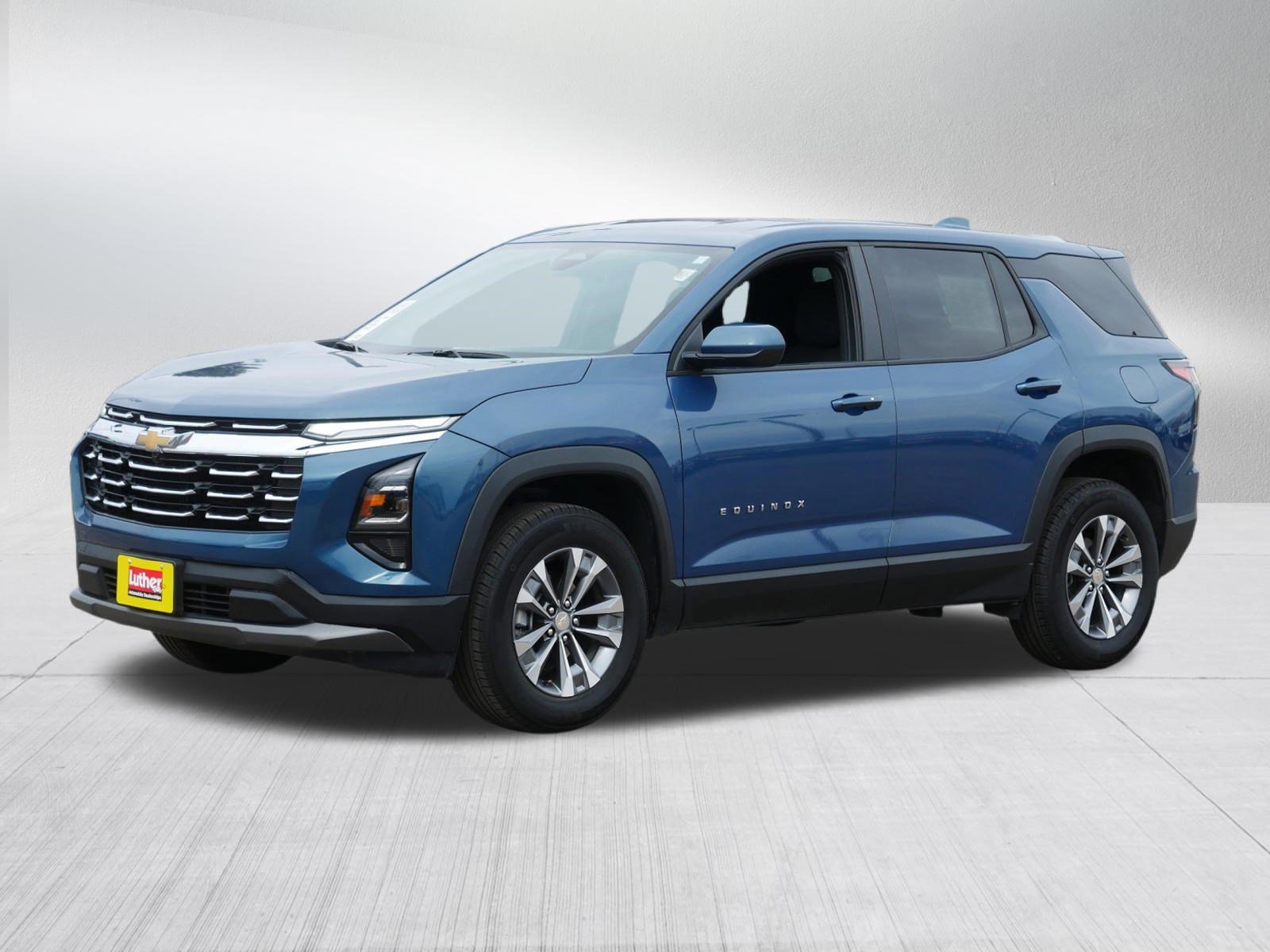 Used 2025 Chevrolet Equinox LT image 3