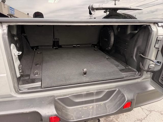 Used 2023 Jeep Wrangler Unlimited Sahara AWD/4WD image 27