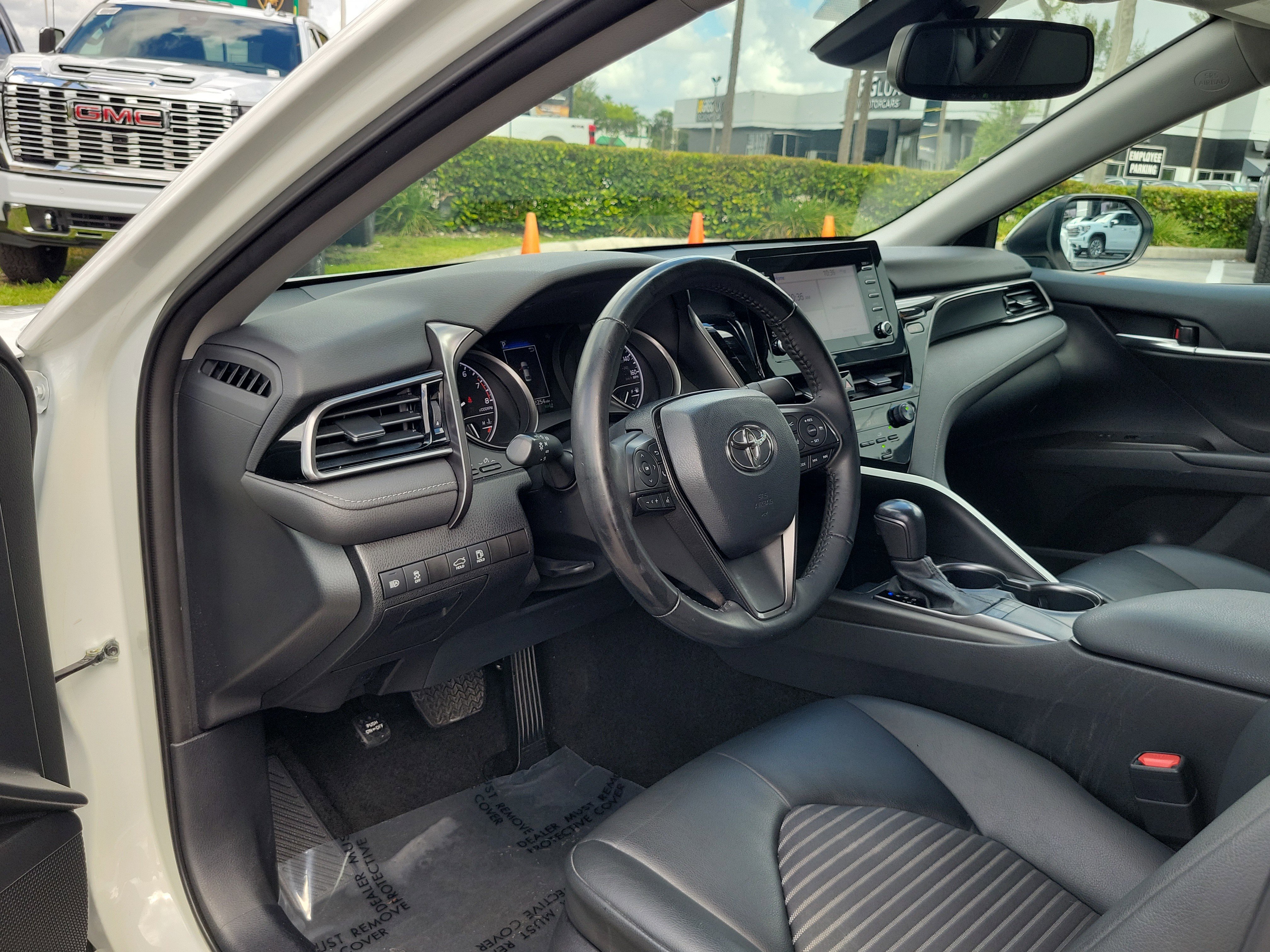 Used 2022 Toyota Camry SE w/ Convenience Package FWD image 9