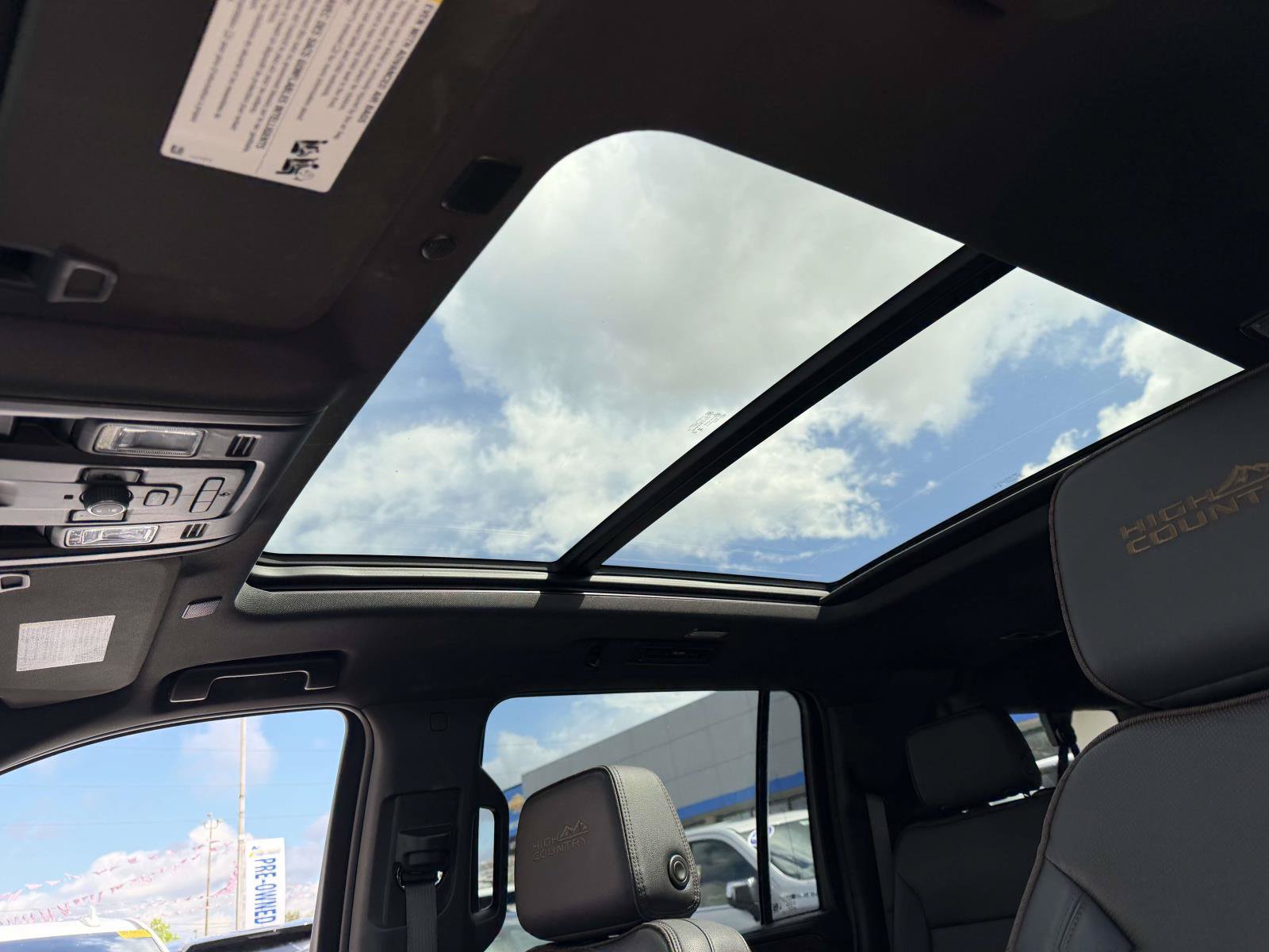 Certified 2024 Chevrolet Suburban High Country AWD/4WD image 11