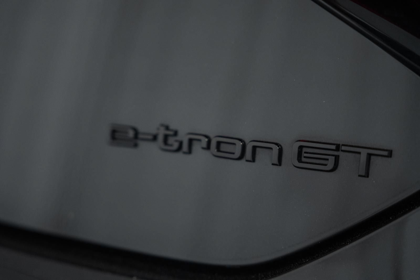Used 2024 Audi RS e-tron GT w/ Carbon Performance Package AWD/4WD image 7