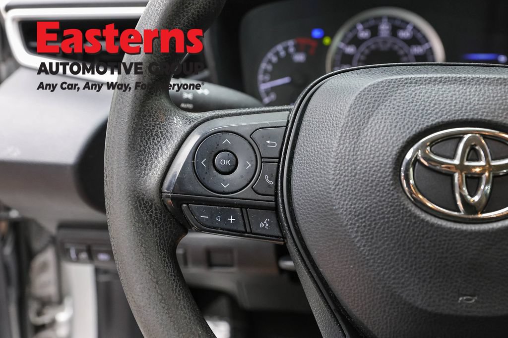 Used 2022 Toyota Corolla LE FWD image 14
