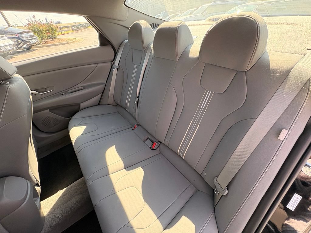 Used 2024 Hyundai Elantra SEL FWD image 25