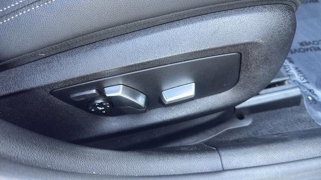 Used 2022 BMW 530i w/ Convenience Package RWD image 24