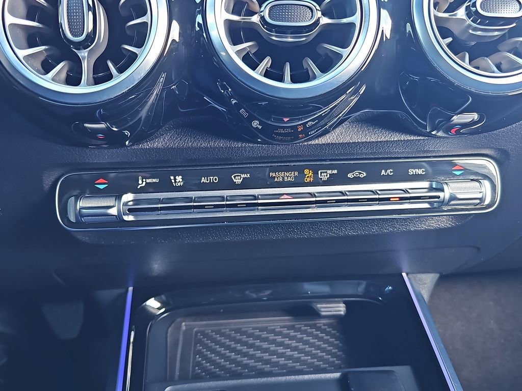 Used 2025 Mercedes-Benz GLB 250 4MATIC image 28