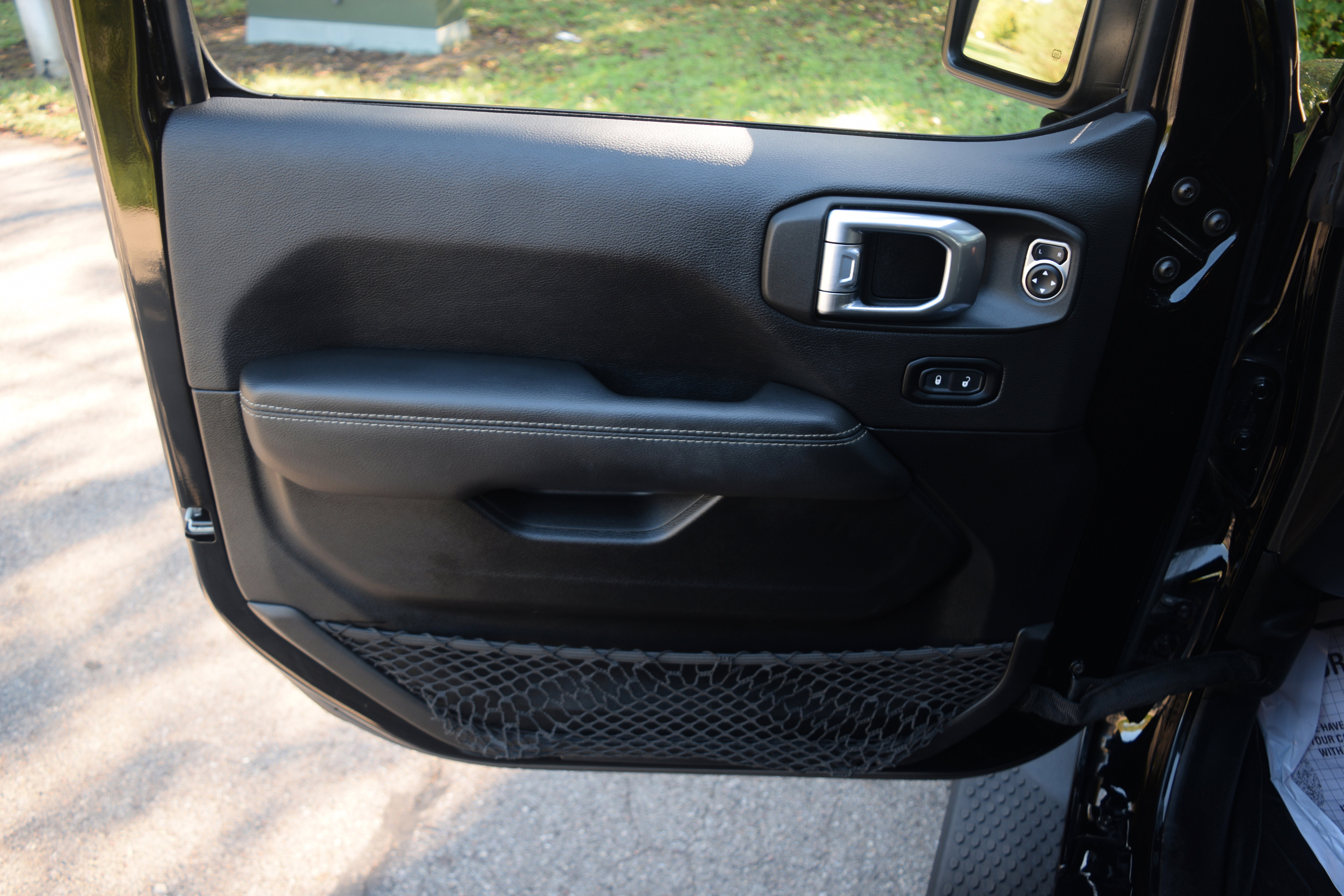 Used 2022 Jeep Wrangler Unlimited Sahara w/ Cold Weather Group image 18