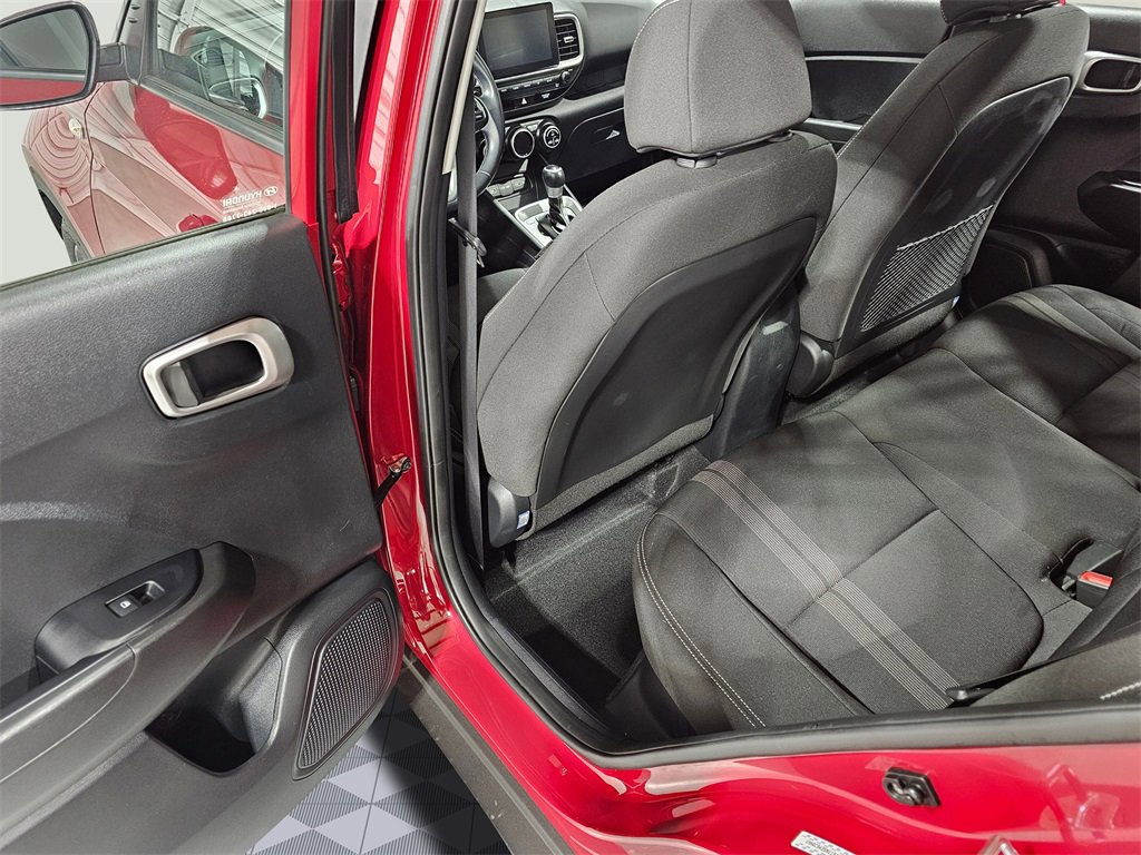 Used 2022 Hyundai Venue SEL image 17