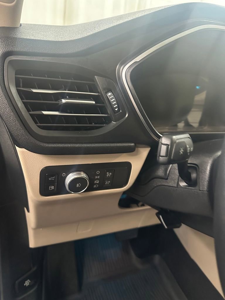 Used 2020 Ford Escape Titanium w/ Titanium Premium Package 2.0 AWD/4WD image 15