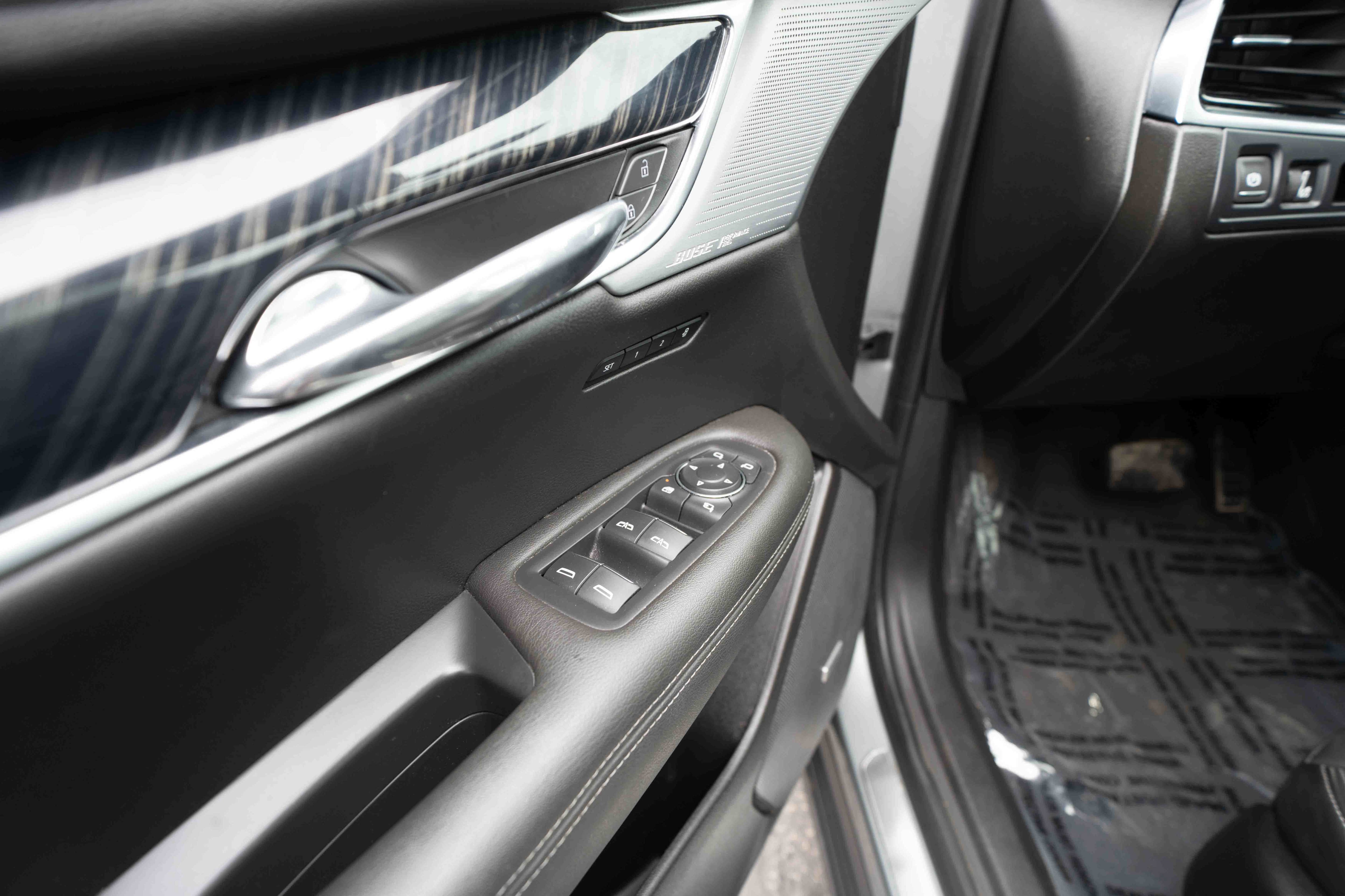 Used 2023 Cadillac XT6 Premium Luxury image 7