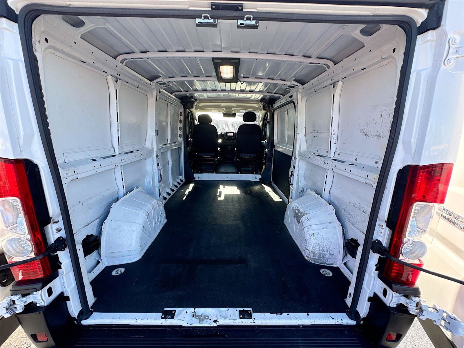 Used 2024 RAM ProMaster 1500 w/ Convenience Group FWD image 17