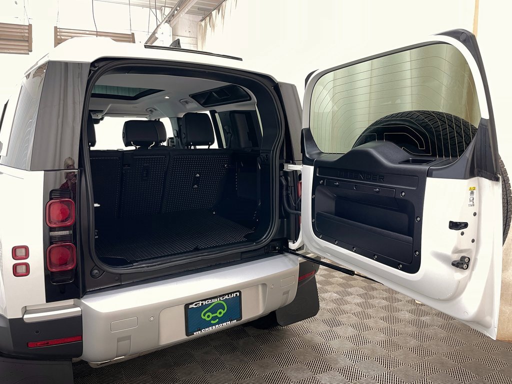 Used 2025 Land Rover Defender 110 S image 47