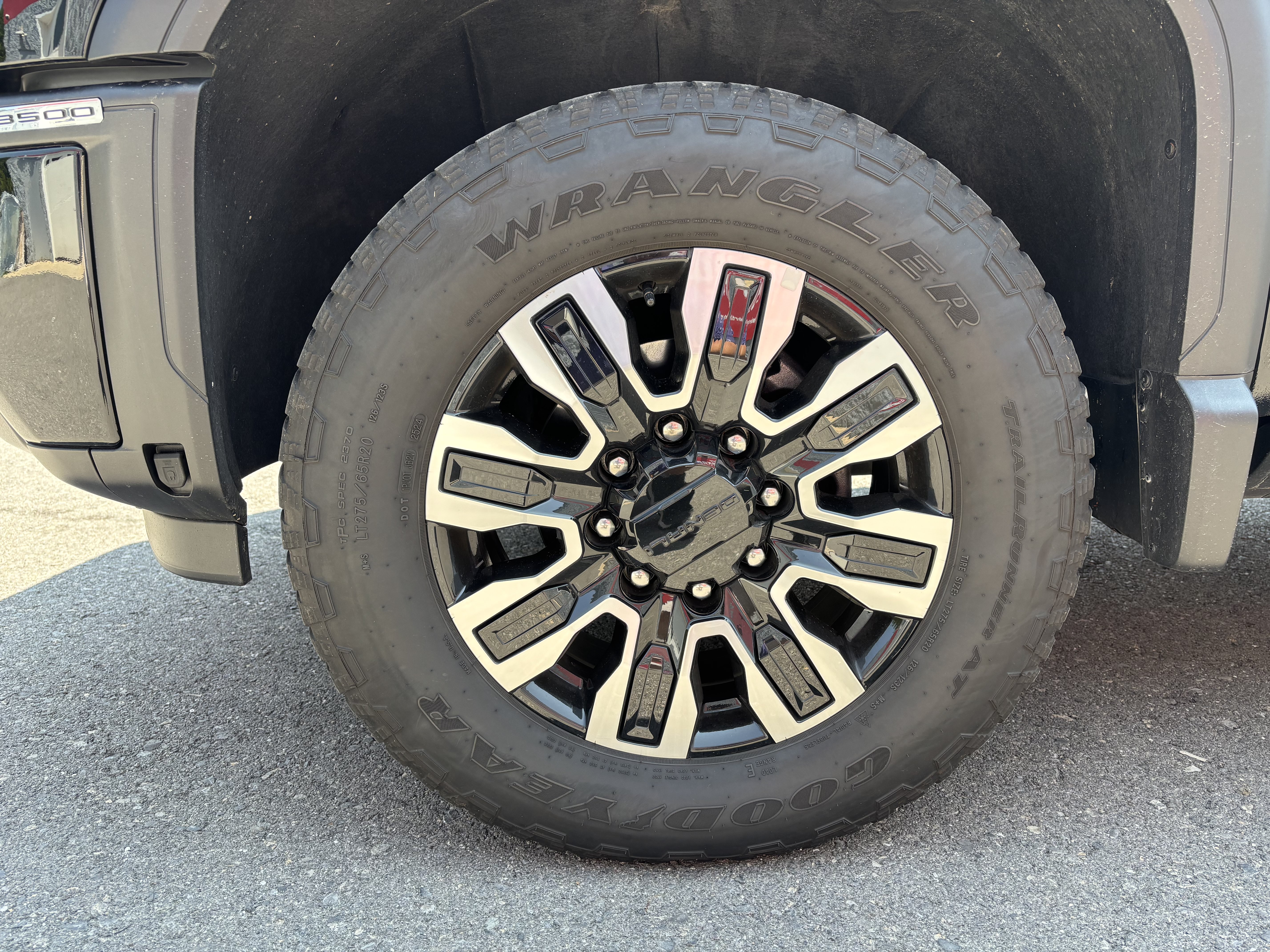 Used 2025 GMC Sierra 3500 Denali Ultimate w/ LPO, GMC Protection Package AWD/4WD image 10
