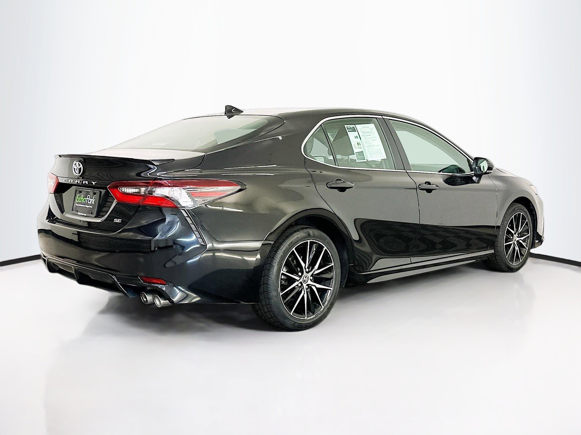 Used 2024 Toyota Camry SE image 9