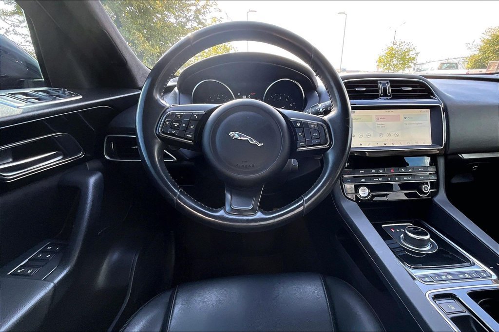 Used 2020 Jaguar F-PACE Premium AWD/4WD image 6