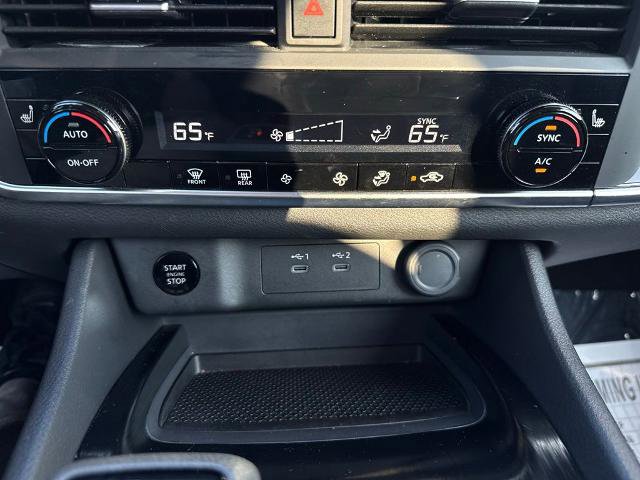 Certified 2025 Nissan Rogue SV image 28