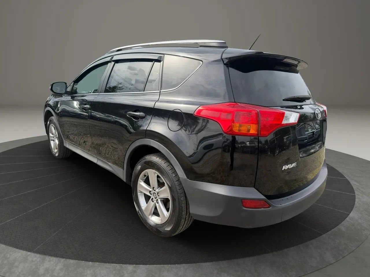 Used 2015 Toyota RAV4 XLE AWD/4WD image 7