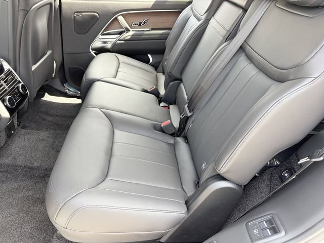 New 2026 Land Rover Range Rover Long Wheelbase SE AWD/4WD image 16