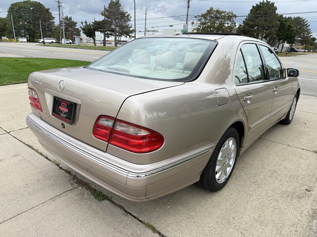 Used 2001 Mercedes-Benz E 320 Sedan image 5
