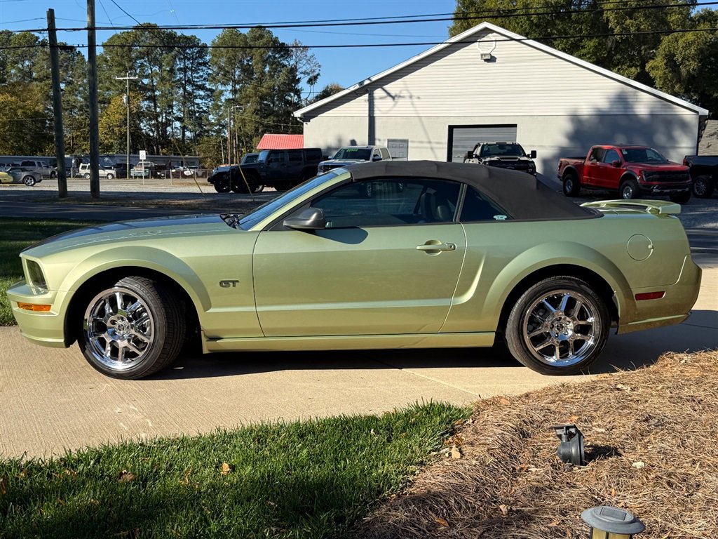 Used 2006 Ford Mustang GT RWD image 4