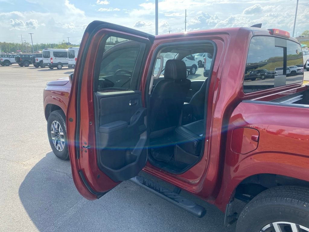 Used 2024 Nissan Frontier SL w/ Technology Package image 27