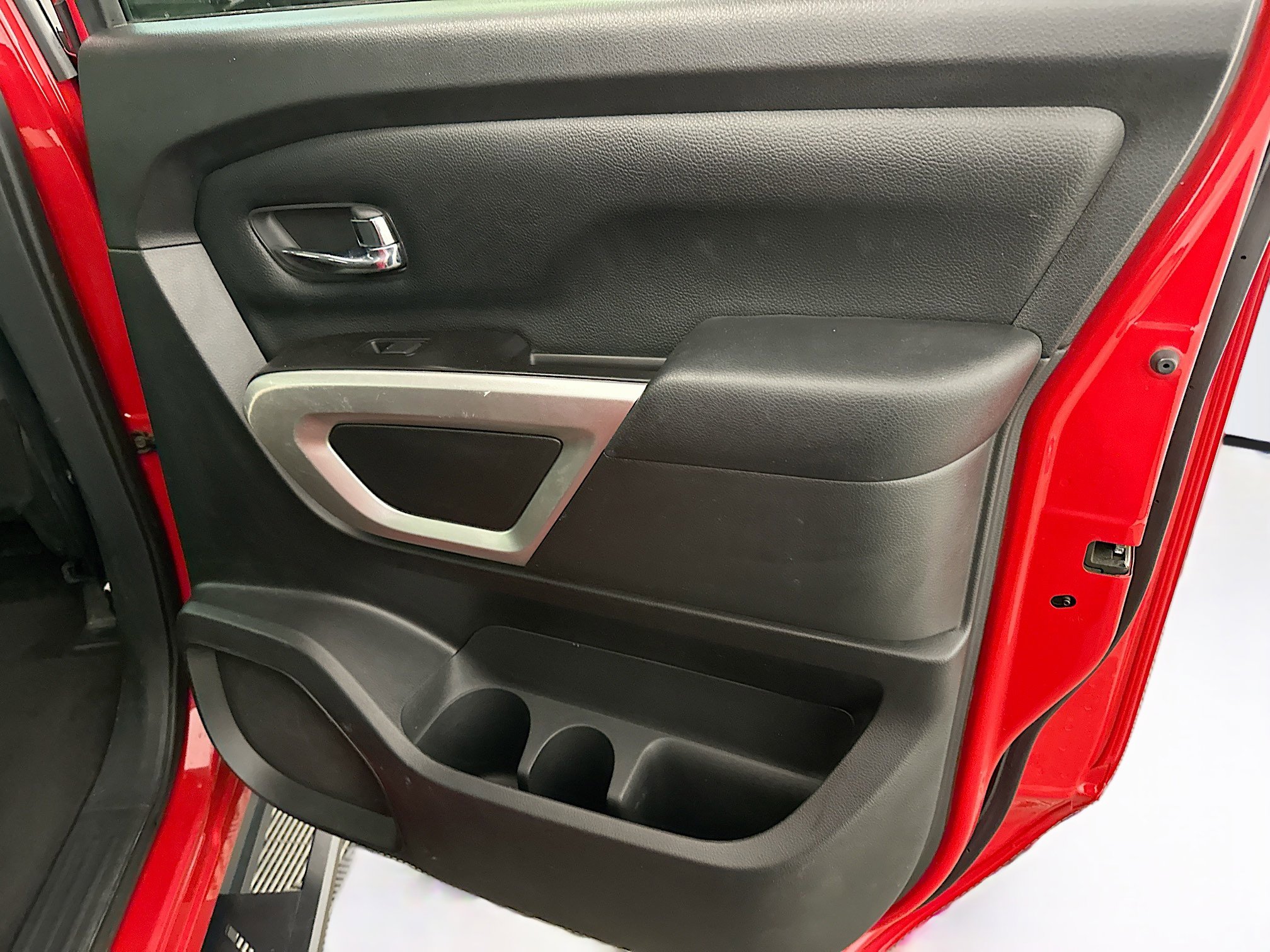 Used 2020 Nissan Titan SV w/ SV Convenience Package image 31