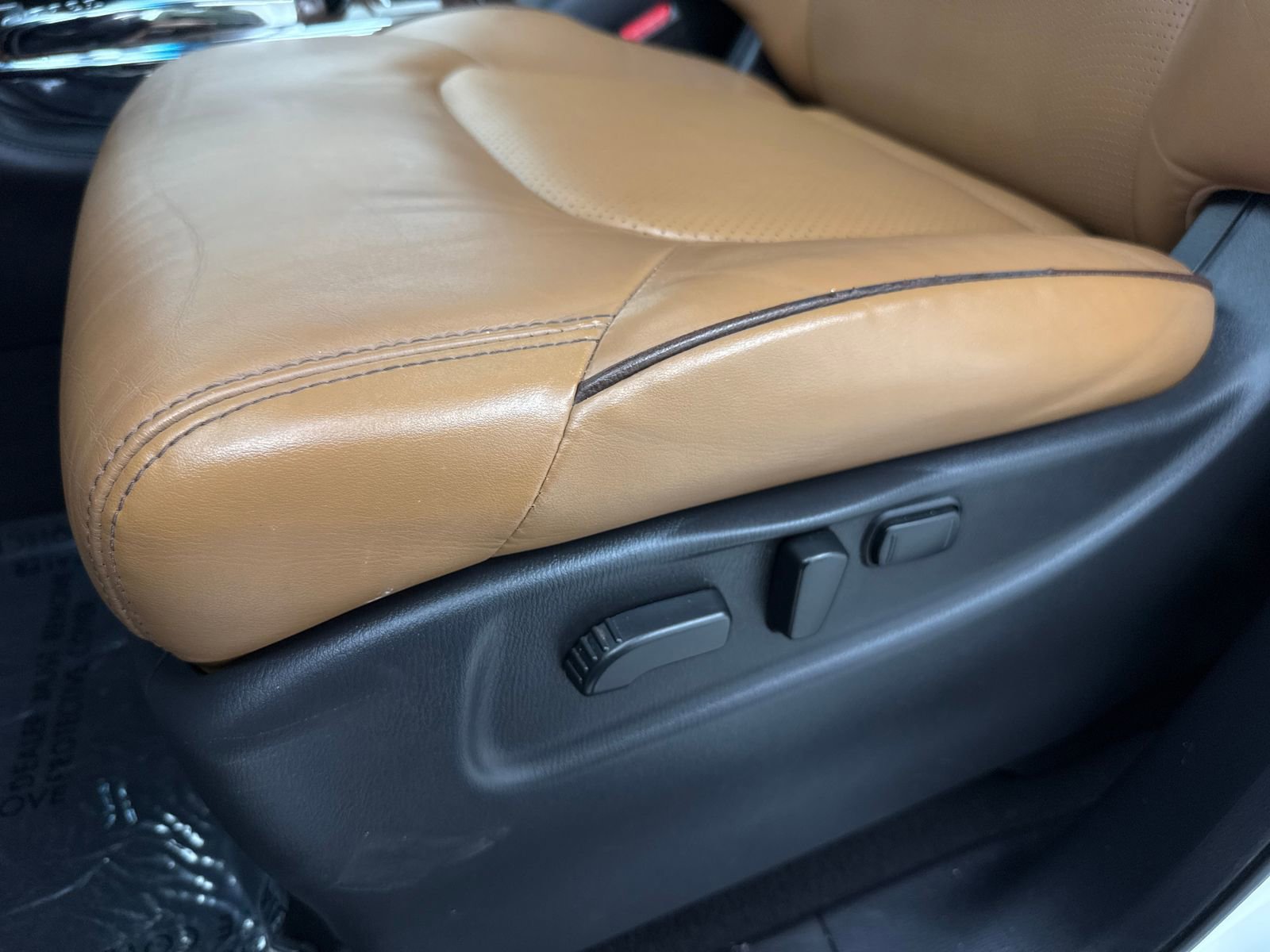 Used 2017 Nissan Armada Platinum w/ Interior Lighting Package image 34