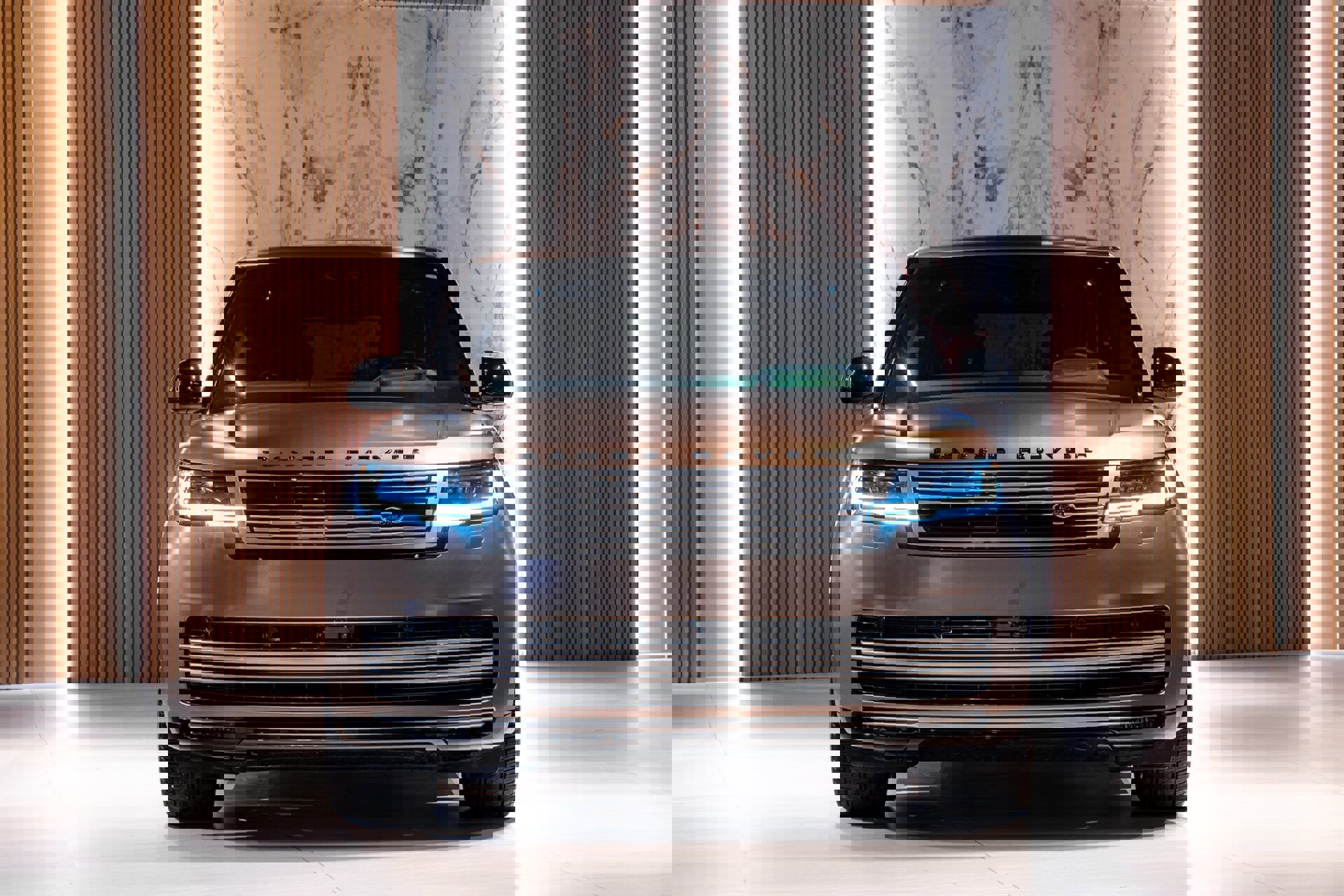 Used 2023 Land Rover Range Rover SV image 2