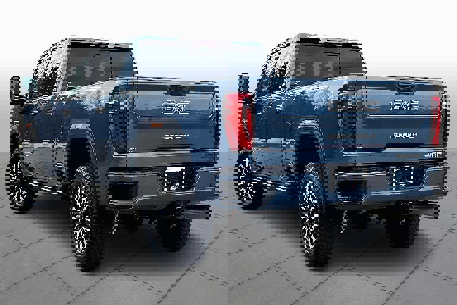 Used 2025 GMC Sierra 2500 Denali Ultimate w/ Max Trailering Package image 12