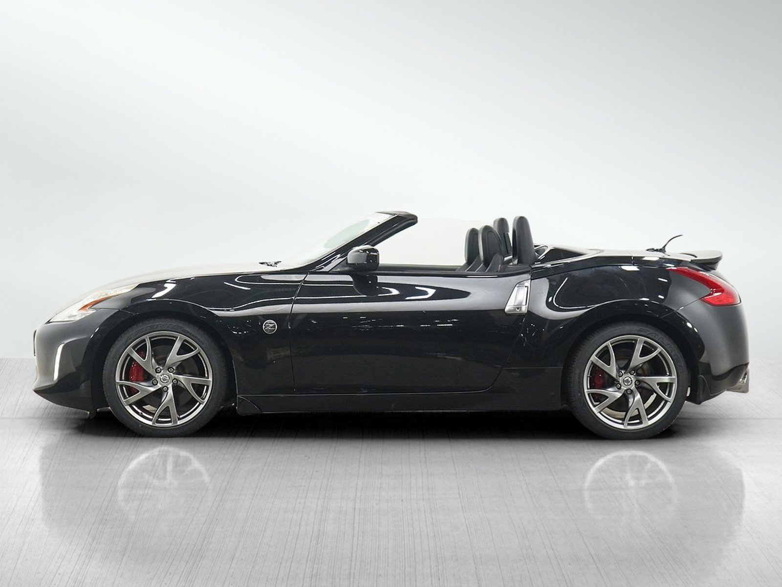 Used 2014 Nissan 370Z Touring w/ Sport Package RWD image 3