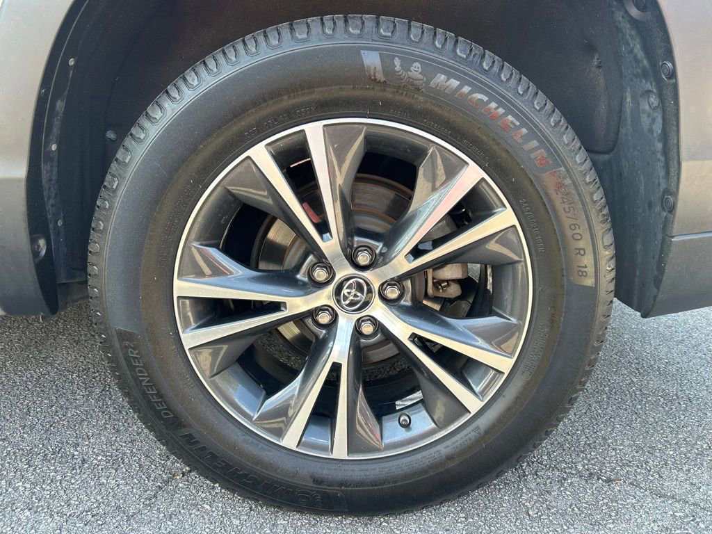 Used 2017 Toyota Highlander LE FWD image 17
