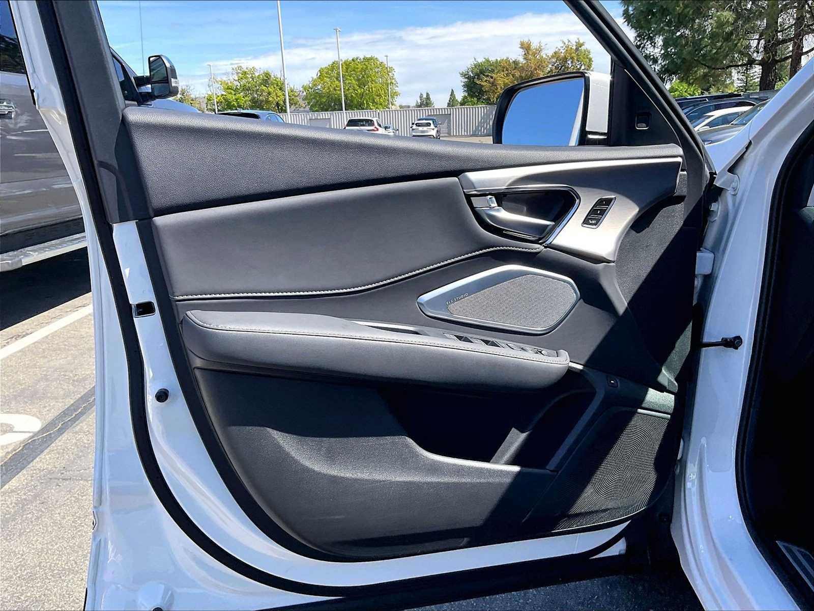 Used 2025 Acura RDX SH-AWD w/ Technology Package image 25