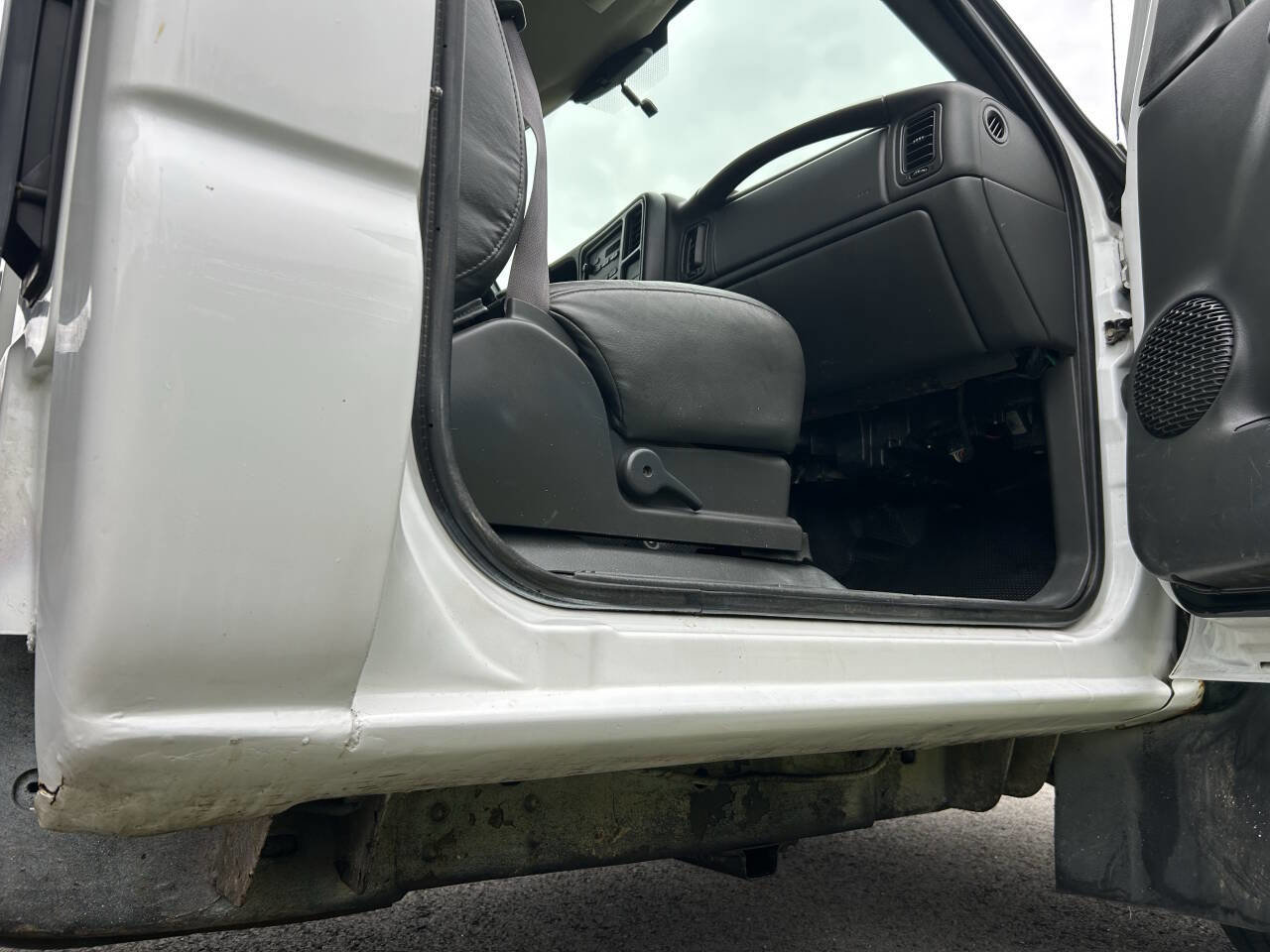 Used 2004 Chevrolet Silverado 3500 2WD Regular Cab image 14