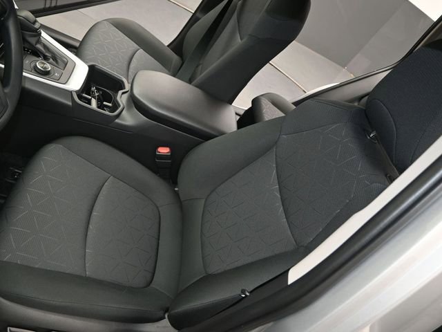 Used 2025 Toyota RAV4 XLE image 9