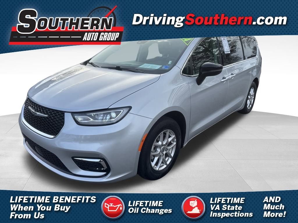 Used 2024 Chrysler Pacifica Touring-L image 1