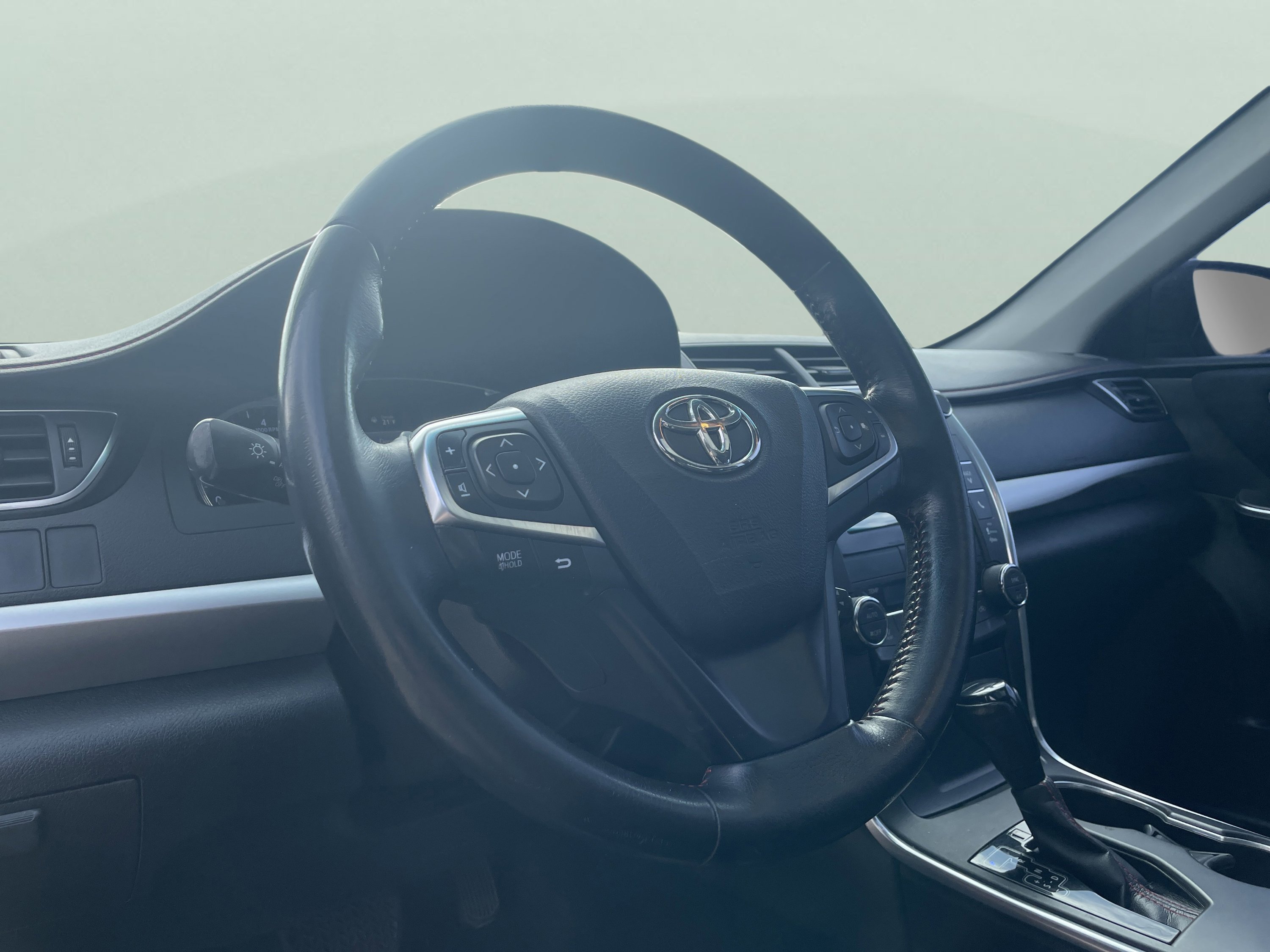 Used 2015 Toyota Camry XSE image 16