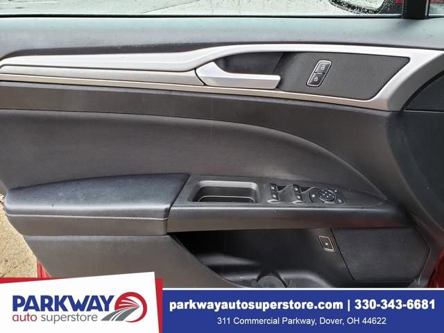 Used 2019 Ford Fusion SE FWD image 12