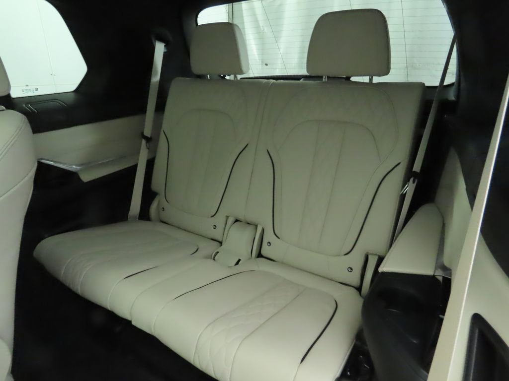 New 2026 BMW X7 M60i image 24
