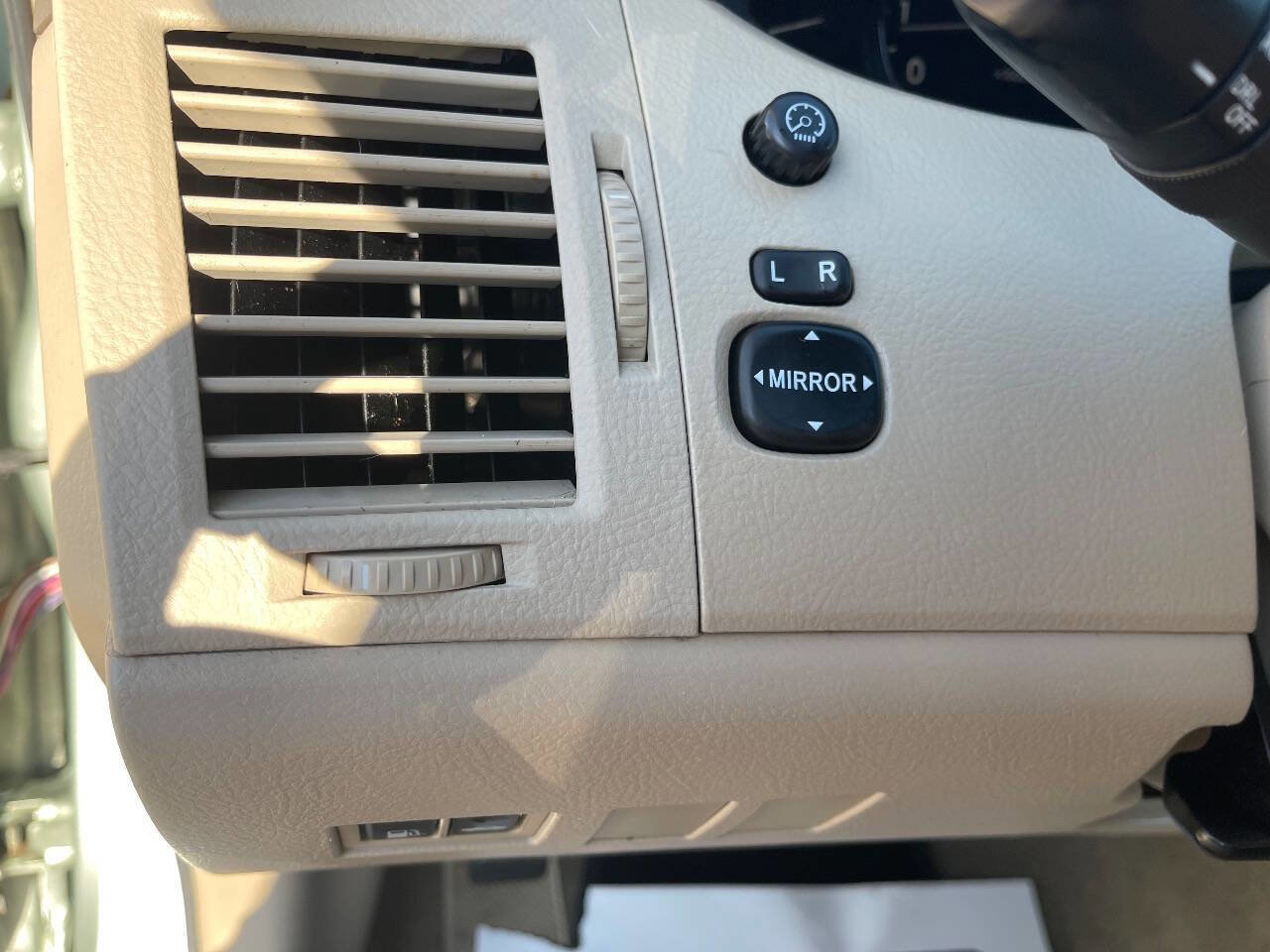 Used 2005 Toyota Avalon XLS image 18