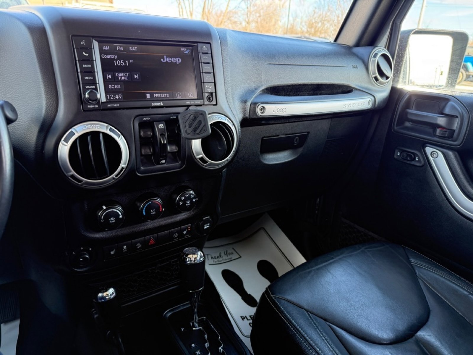 Used 2018 Jeep Wrangler Unlimited Sahara w/ Connectivity Group image 31