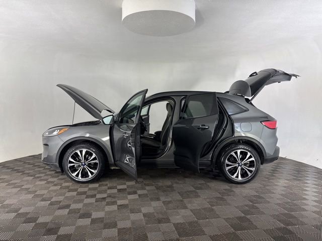 Used 2022 Ford Escape SE w/ SE Sport Appearance Package image 11