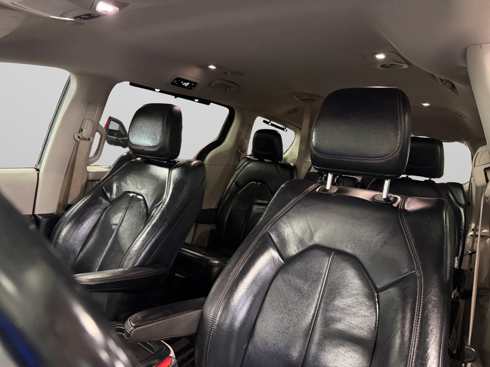 Used 2017 Chrysler Pacifica Touring-L FWD image 34