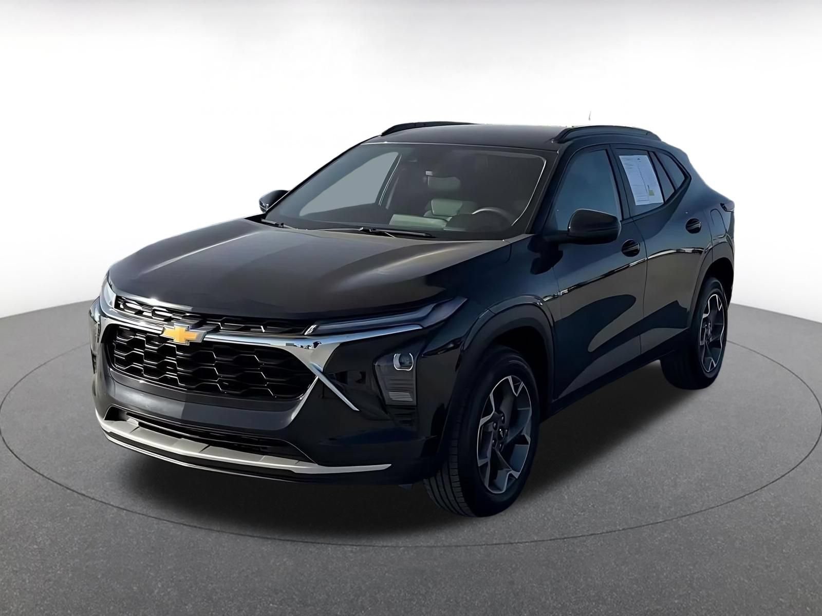 Used 2025 Chevrolet Trax LT FWD image 6